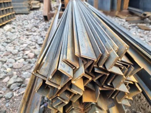 картинка Уголок стальной равнополочный 25х25х3 мм г/к